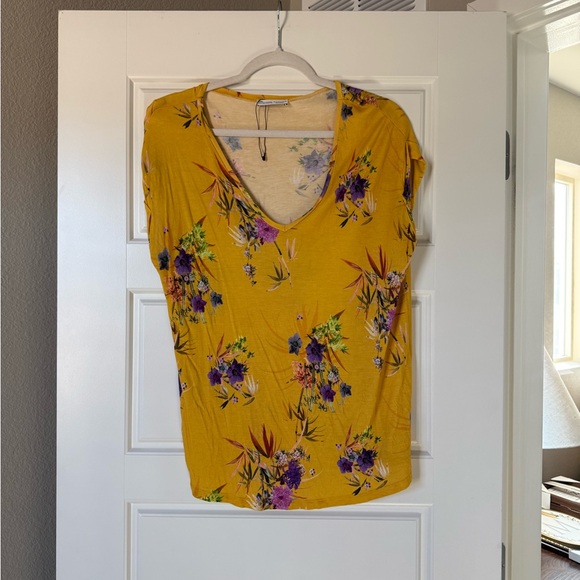 Zara Women’s Yellow Floral V-Neck Blouse - Picture 2 of 8